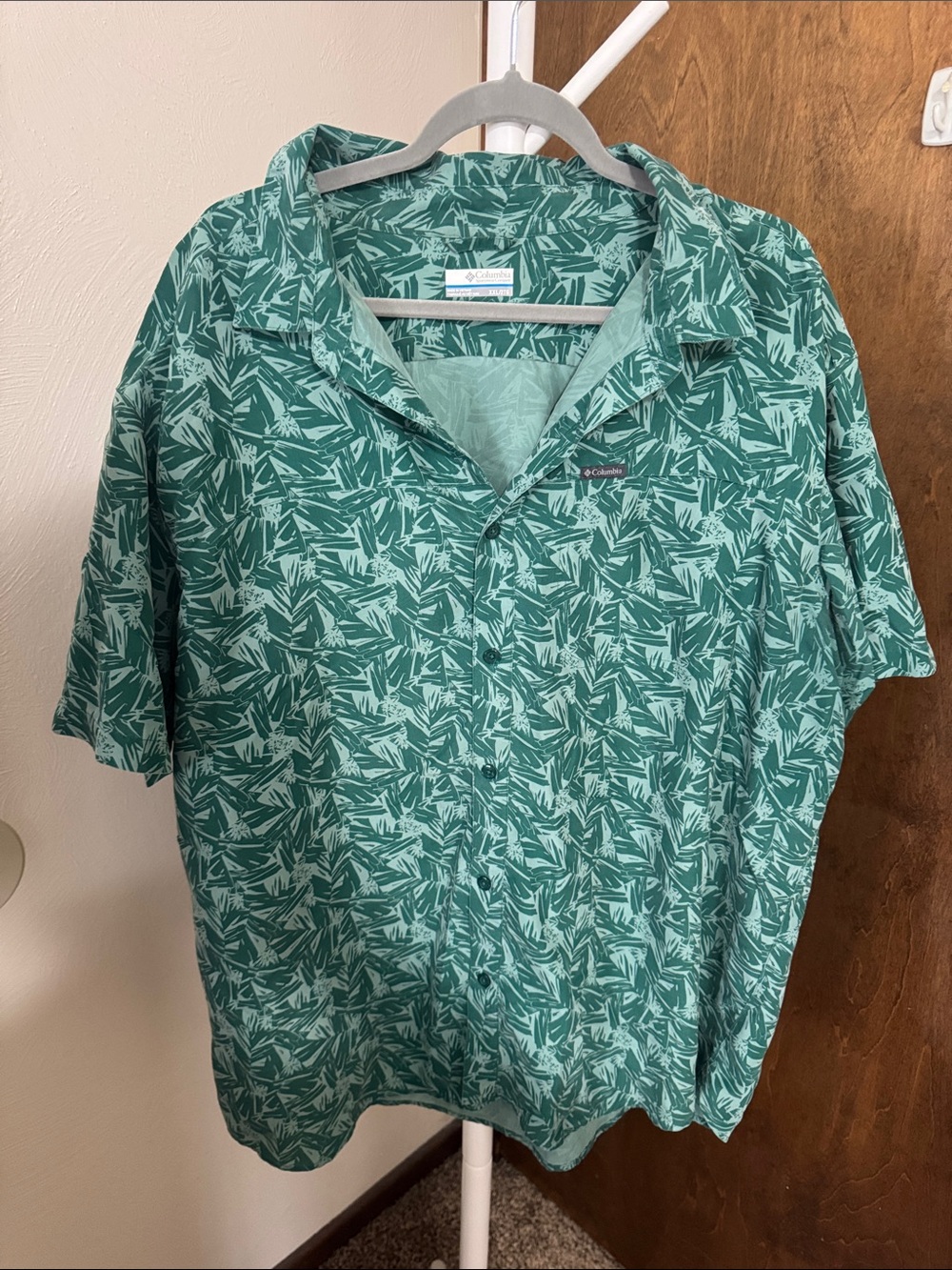Columbia Green Leaf-Print Short-Sleeve Camp Shirt